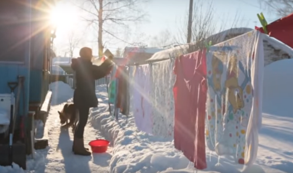 La curiosa manera de secar la ropa en Siberia