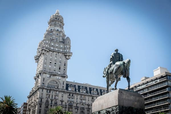 Centenario de Benedetti, excusa para descubrir Montevideo