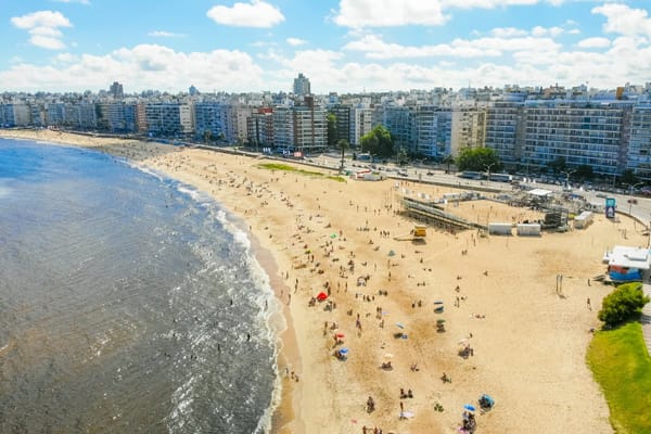 Seguimos la ruta de Benedetti en Montevideo