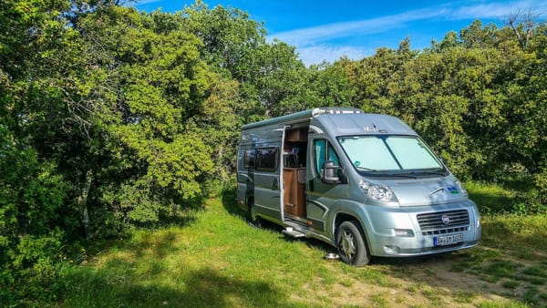 Descubriendo rutas para viajar con una furgoneta camper en España