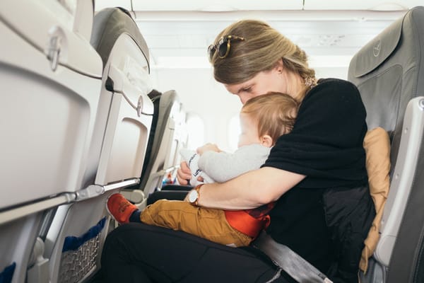 Consejos para viajar con un bebé en avión