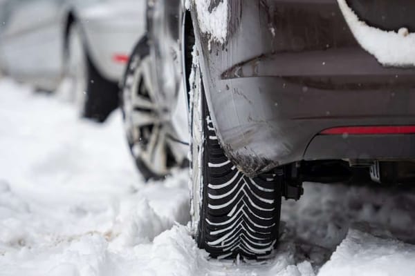 Kit de nieve: Qué deberías llevar siempre en el coche