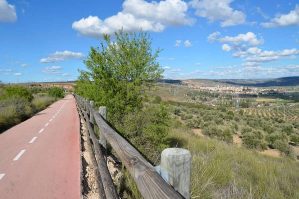 Vía Verde del Tajuña: la ruta perfecta para la primavera en Madrid