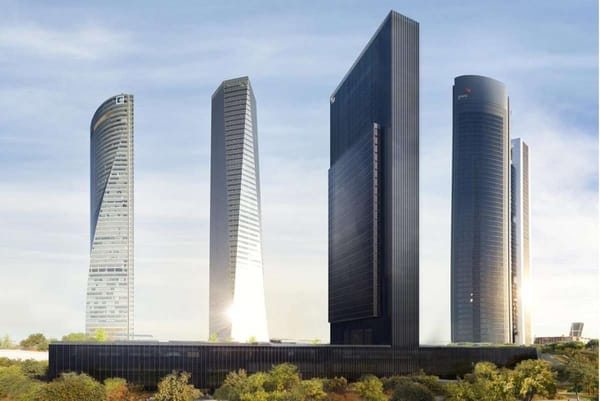 Torre Caleido, la Playstation gigante de Madrid