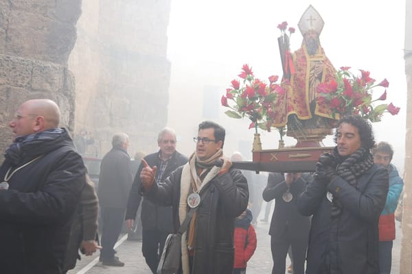 ¿En qué consiste la procesión del humo en Arnedillo?