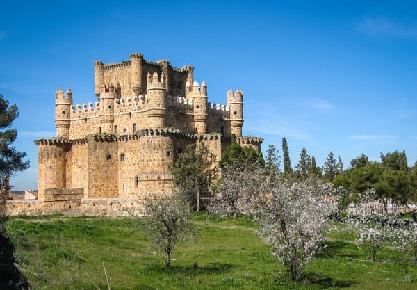 ¿Te imaginas vivir en un castillo? Estos siguen habitados en España