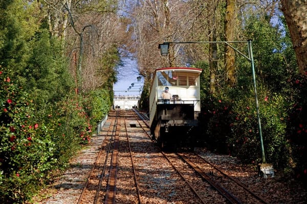 Así es el sorprendente funicular más famoso de Portugal